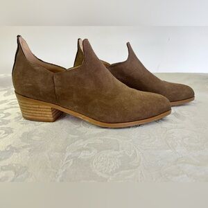 Pure Navy Suede Brown Booties - Sz 8.5